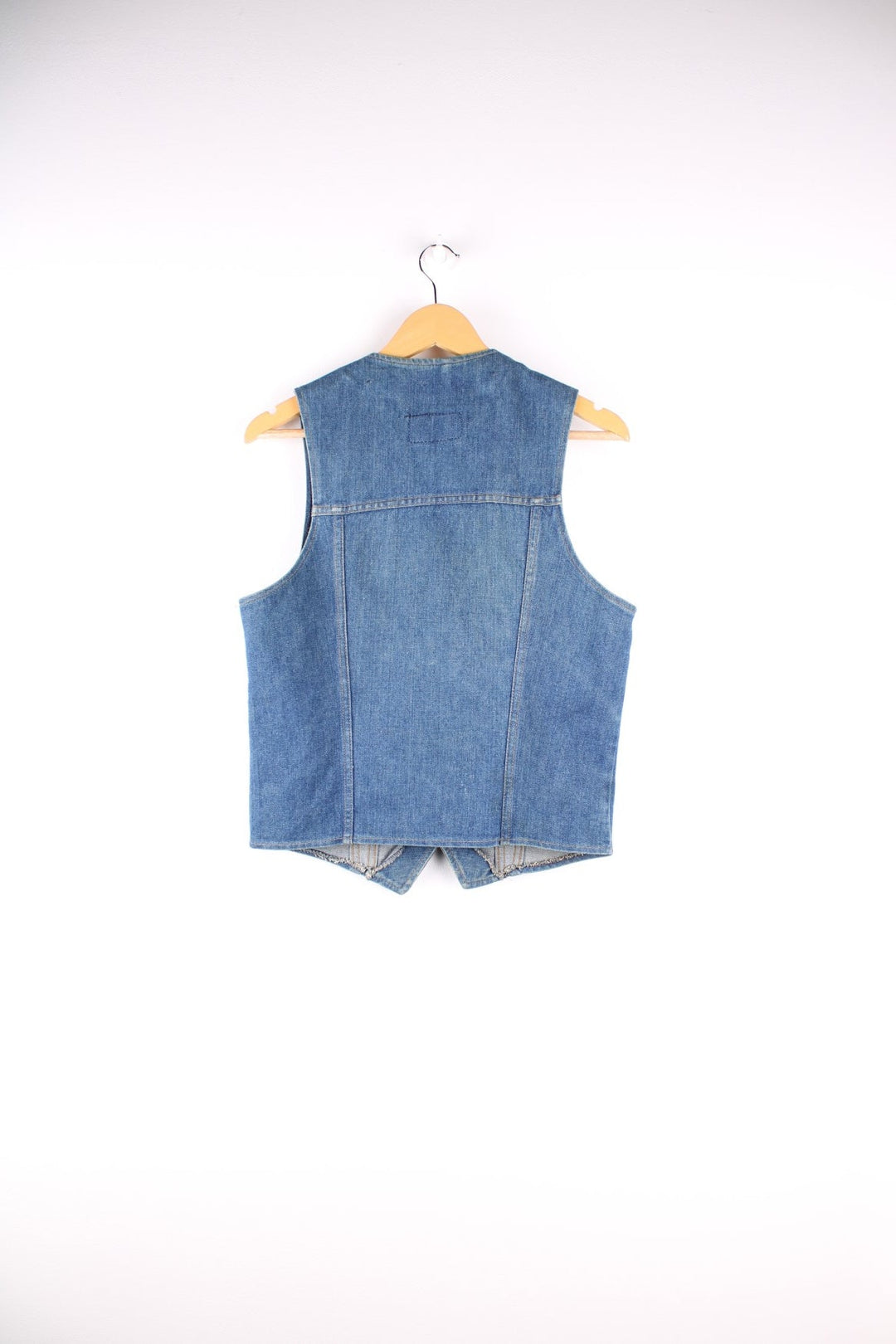 Levi Strauss 1970s Orange Tab waistcoat in a mid blue colourway, The waistcoat has two small breast pockets and it has a slim fitted silhouette. 