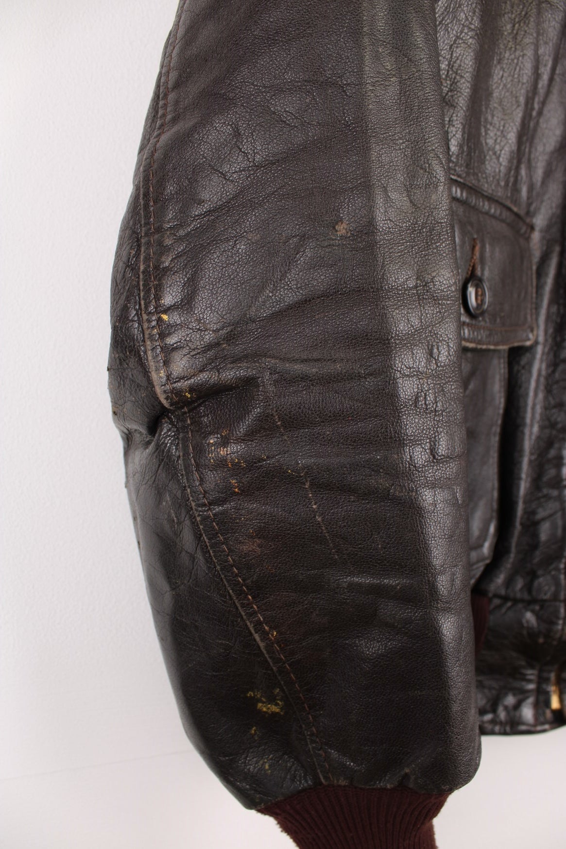 Vintage Leather Flight Aviator Jacket in a brown colourway, zip up with side pockets and has a faux fur collar.