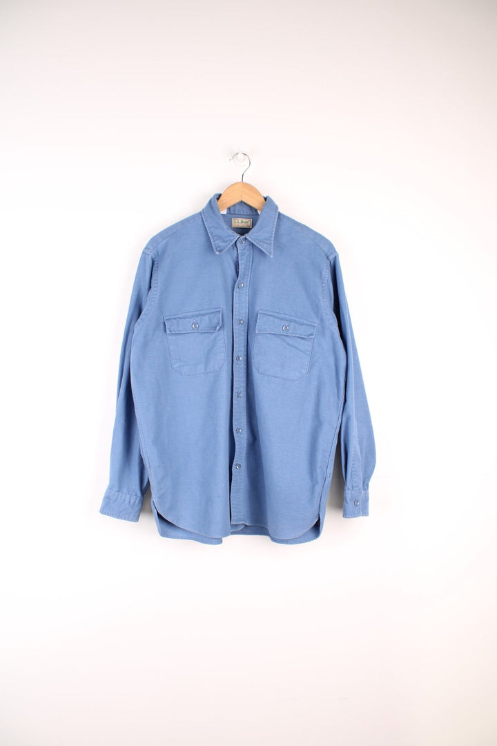 Vintage L.L. Bean Shirt in a plain blue colourway, button up and has double chest pockets on the front. 