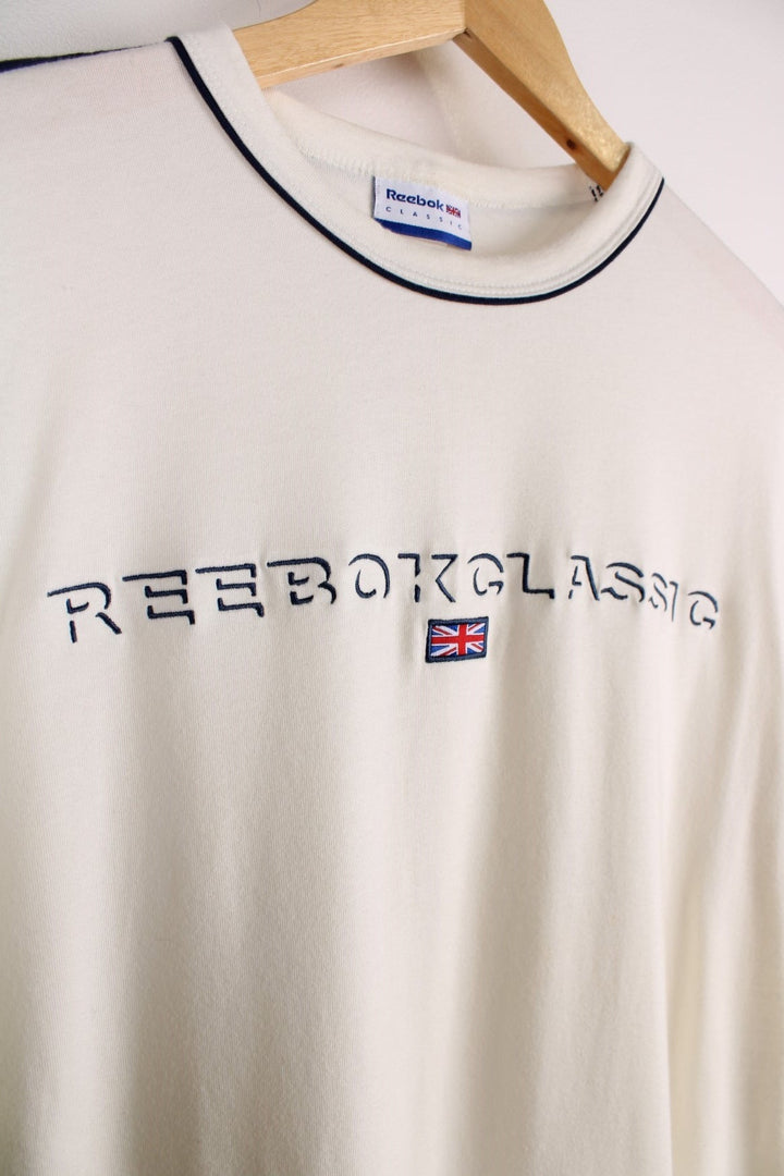  Classics T-Shirt in a  colourway with the spell out logo embroidered across the front.