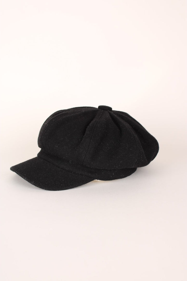 Vintage Baker Boy Hat in a black colourway and has an adjustable elasticated rim. 