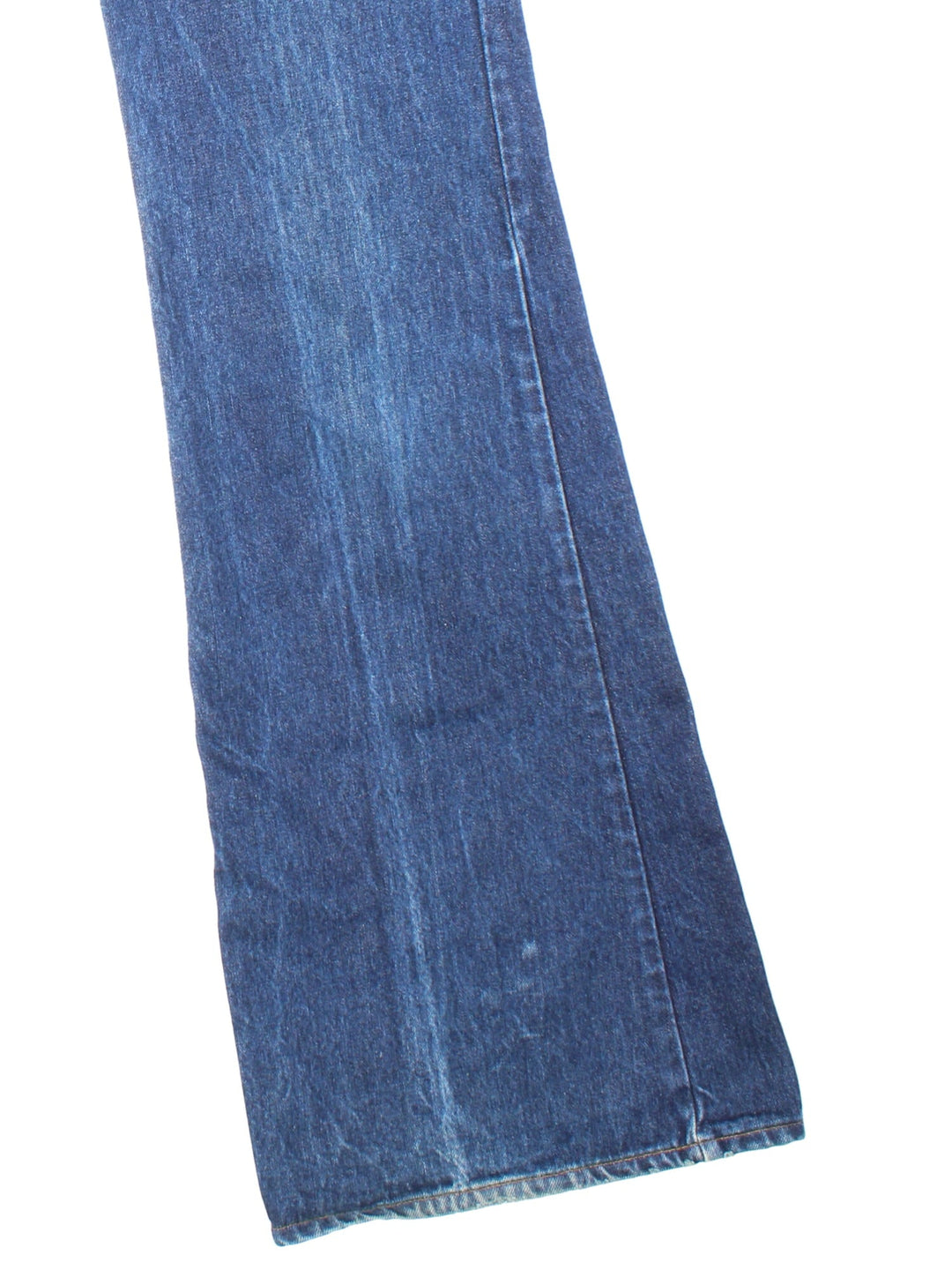 Levi Strauss flared jeans in blue with four pockets, zip and button closure, and a logo patch on the back.