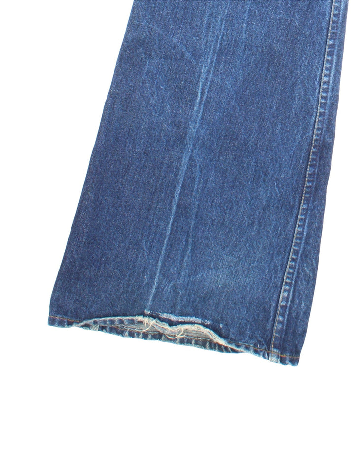 Levi Strauss flared jeans in blue with four pockets, zip and button closure, and a logo patch on the back.