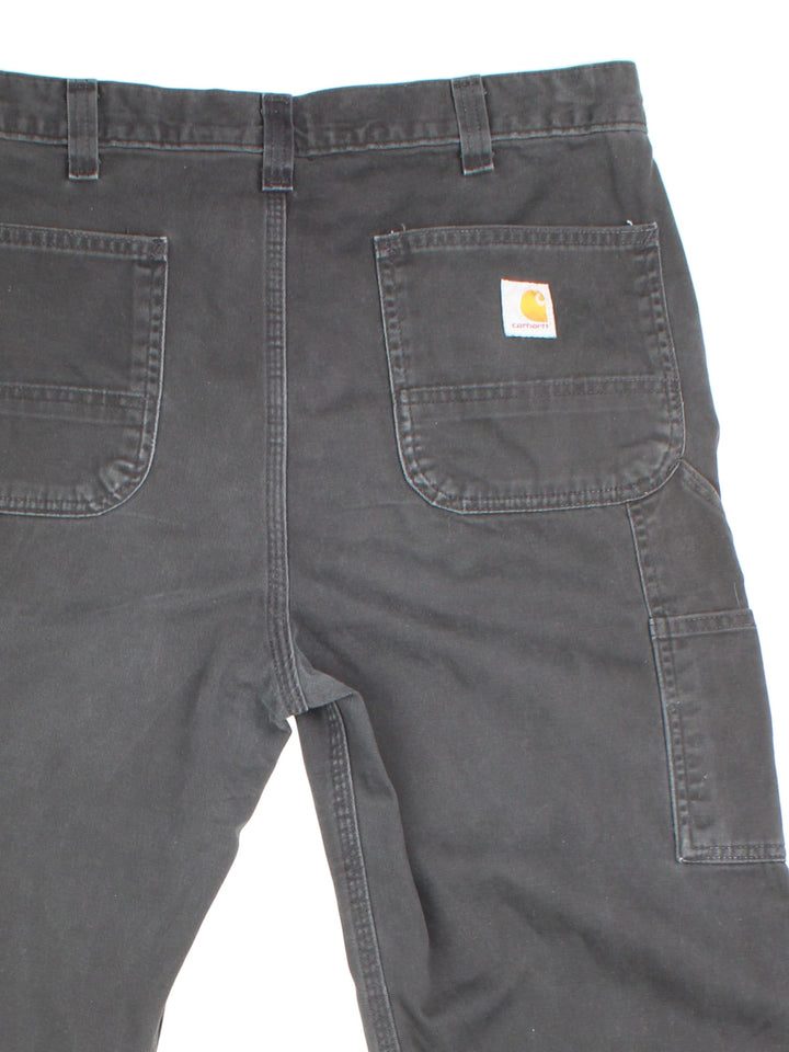 Carhartt Trousers in black colourway with multiple pockets and the logo embroidered on the back.