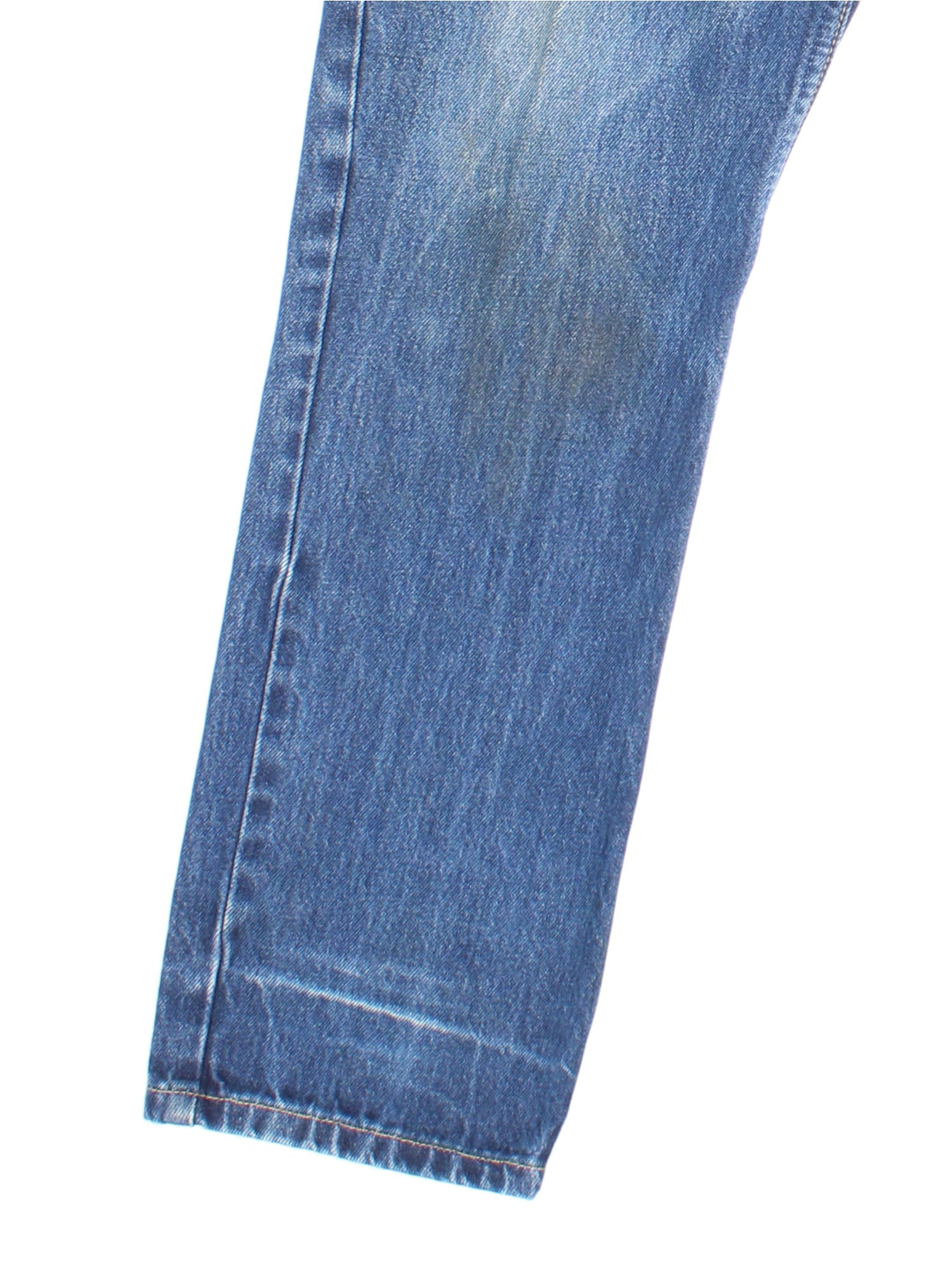 Levi Strauss 582 Jeans in blue colourway. Zip fly fastening with side/back pockets and leather patch branding.