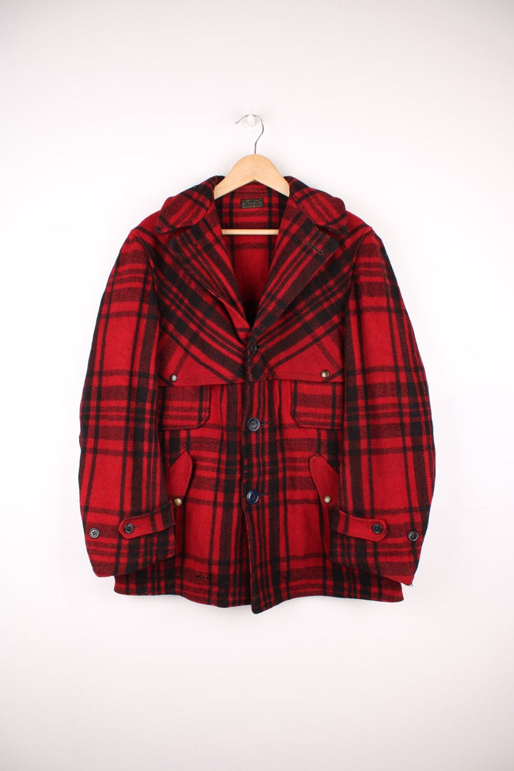 Vintage 1940's Soo Woolen Mills Buffalo Plaid Jacket in a red and black colourwar, button up with a big camp collar, and has multiple pockets. 