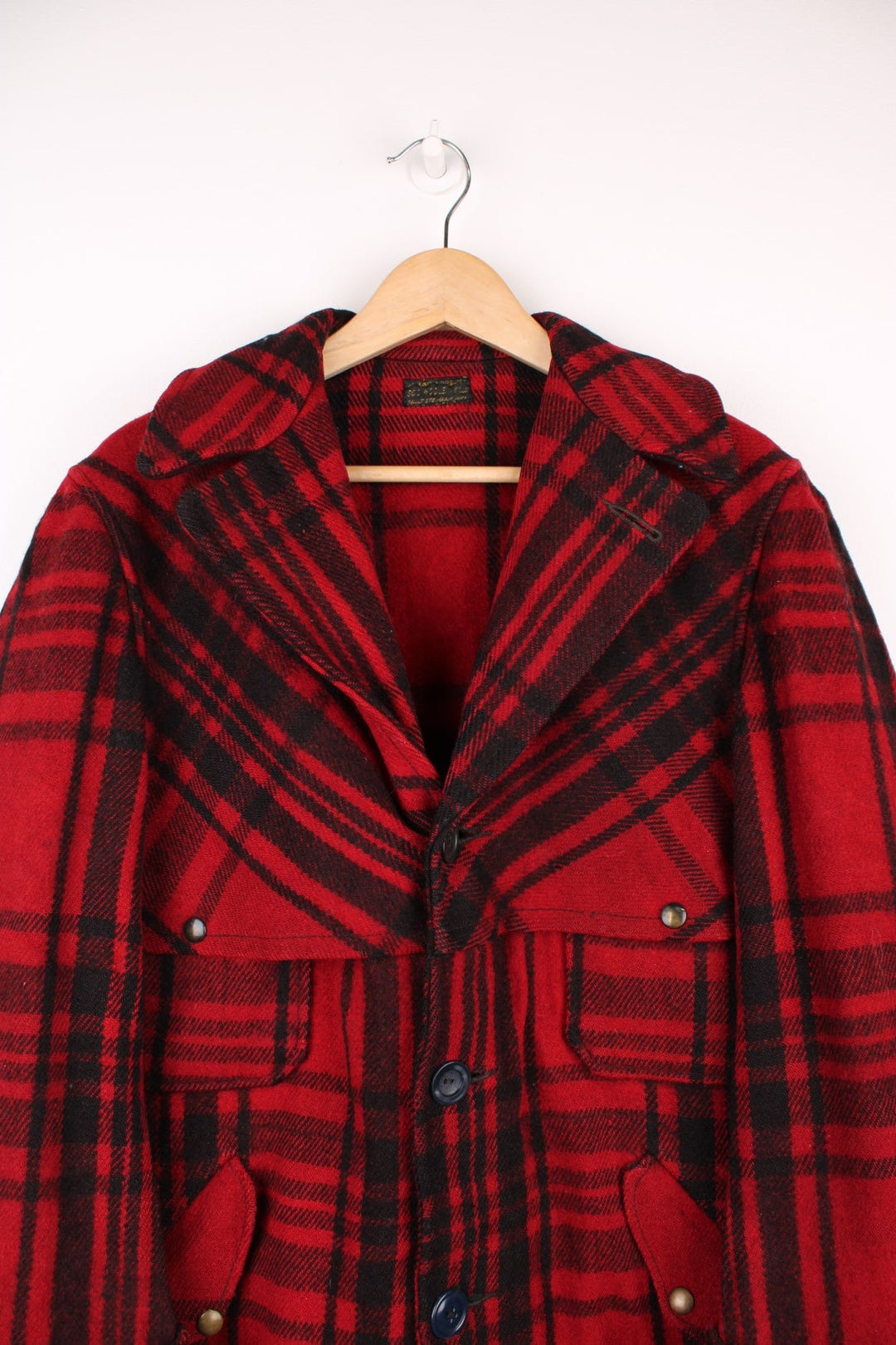 Vintage 1940's Soo Woolen Mills Buffalo Plaid Jacket in a red and black colourwar, button up with a big camp collar, and has multiple pockets. 