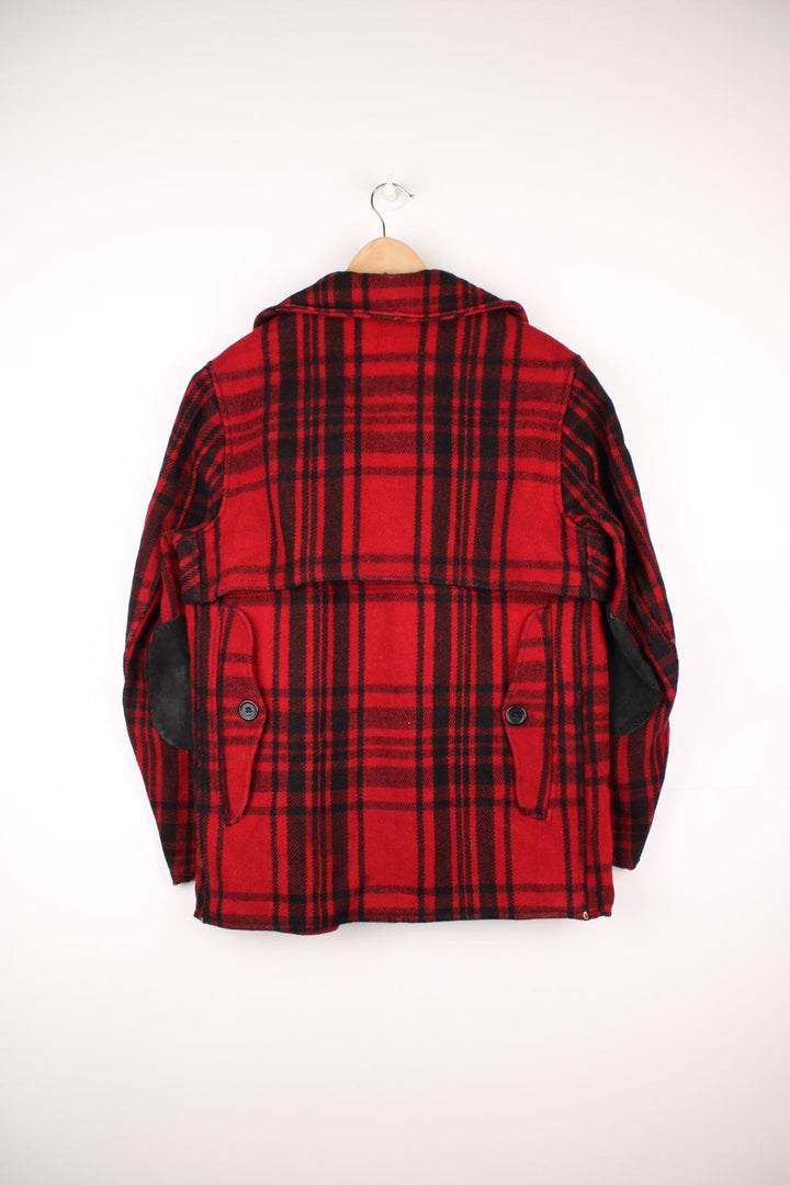 Vintage 1940's Soo Woolen Mills Buffalo Plaid Jacket in a red and black colourwar, button up with a big camp collar, and has multiple pockets. 