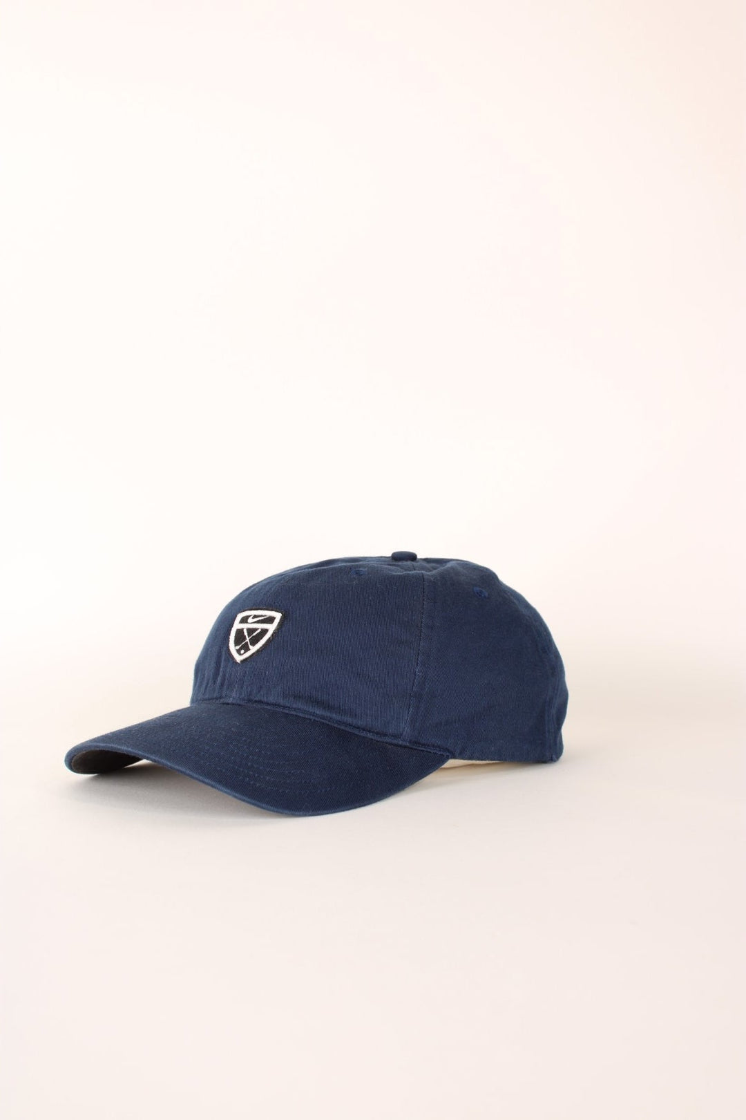 Nike Golf Cap in a navy blue colourway with the logo embroidered on the front and back, has a adjustable velcro strap.