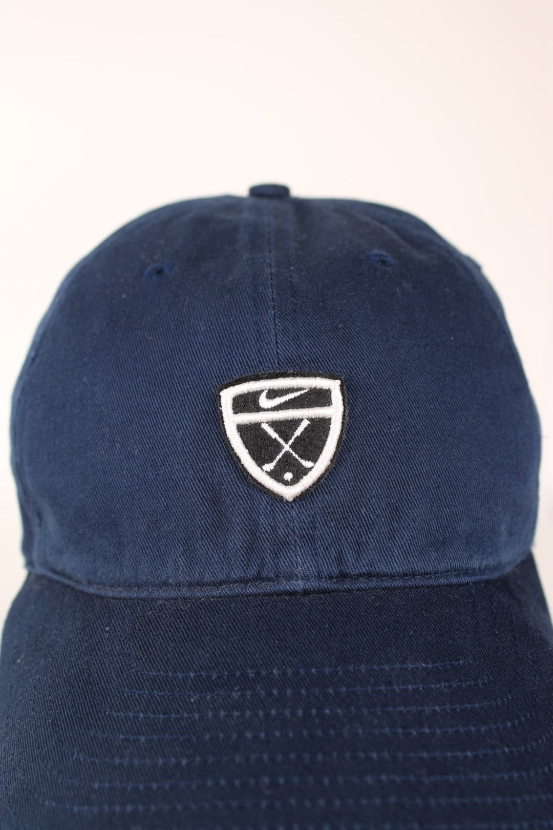 Nike Golf Cap in a navy blue colourway with the logo embroidered on the front and back, has a adjustable velcro strap.