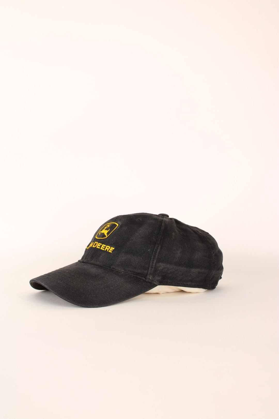 John Deere Cap in a faded black and yellow colourway with the logo embroiderd on the front and has a adjustable velcro strap.