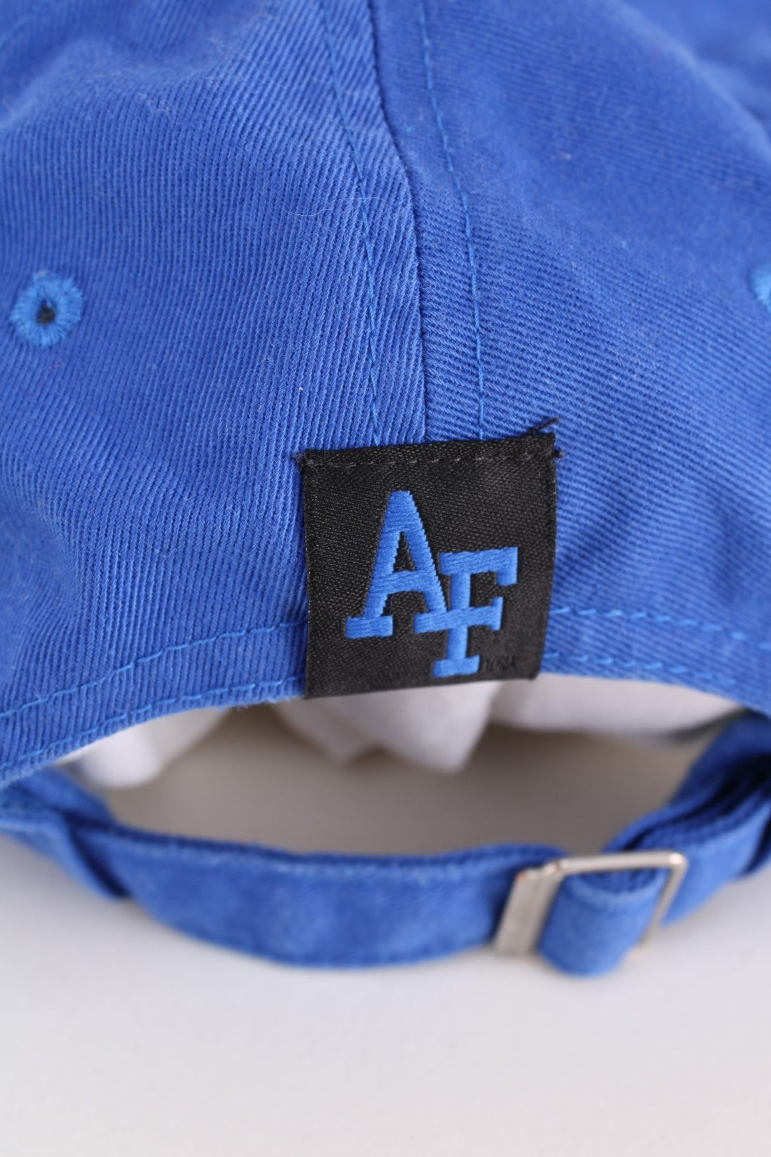 Nike Air Force Cap in a blue and white colourway with the swoosh logo and spell out embroidered on the front, and has an adjustable strap.