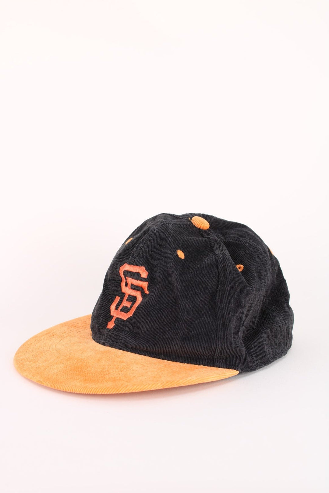 San Francisco Giants MLB Corduroy Snapback in a black and orange colourway with the team logo embroidered on the front, and has an adjustable snapback.