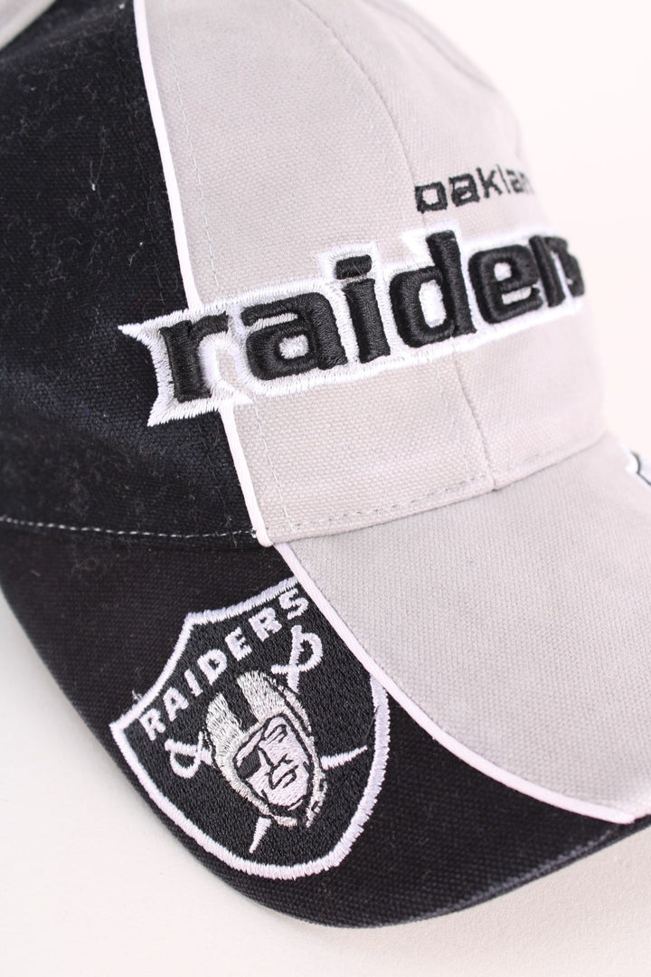 Oakland Raiders NFL Cap in a grey and black colourway with the team logos and spell out embroidered on the hat, and has an adjustable velcro strap.