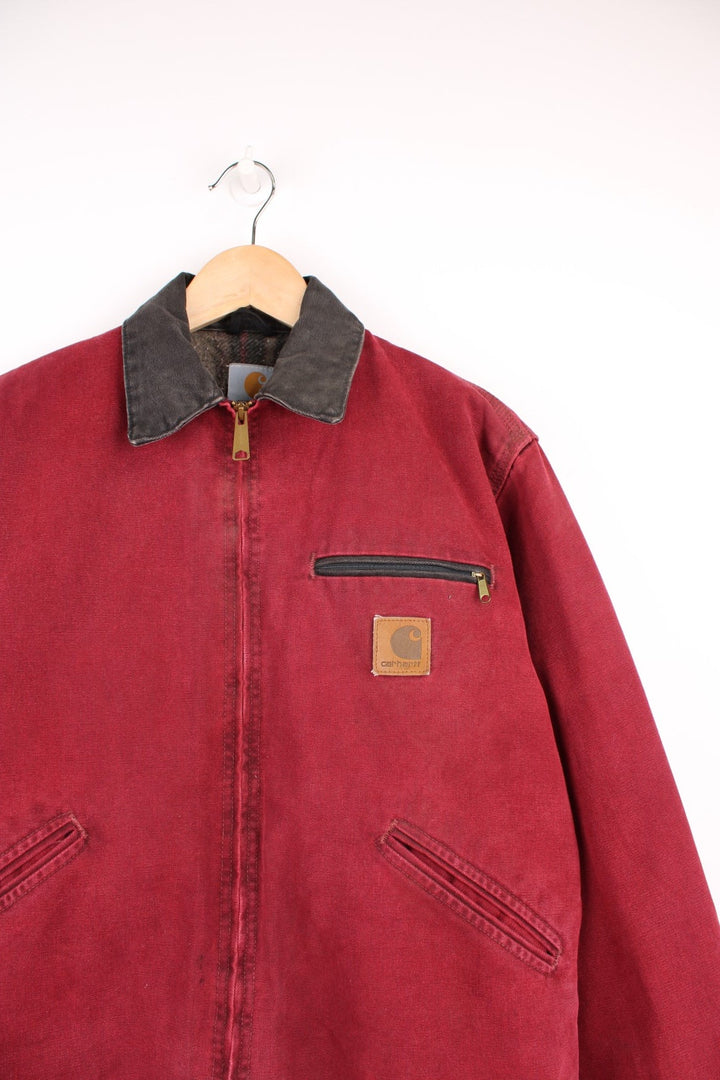 Carhartt J97 CRI Detroit Jacket an extremely rare crimson red colourway, produced for only a short time period for this is jacket is like no other, zip up with multiple pockets, blanket lining, and has the logo embroidered on the front. 