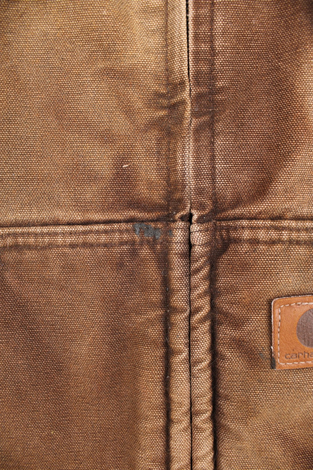 Carhartt Gilet in a perfectly sunburnt brown colourway, zip up with multiple pockets, sherpa lining, and has the logo embroidered on the front. 