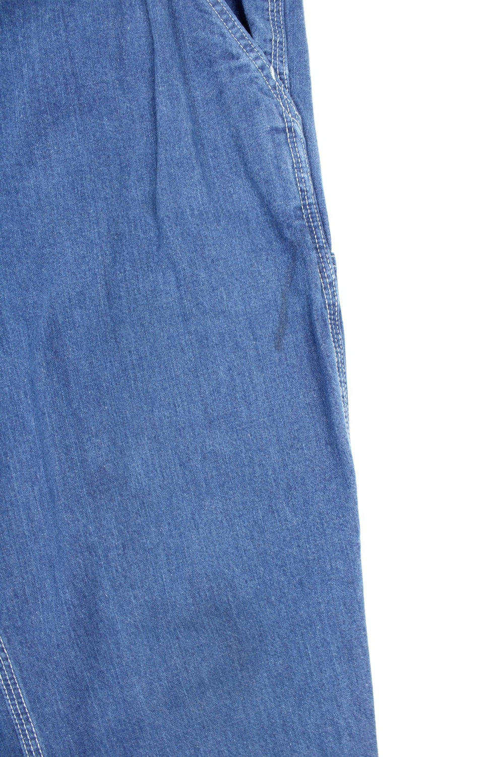 Carhartt Carpenter jeans in a dark blue denim, with white contrast stitching, multiple pockets and the logo embroidered on the back.