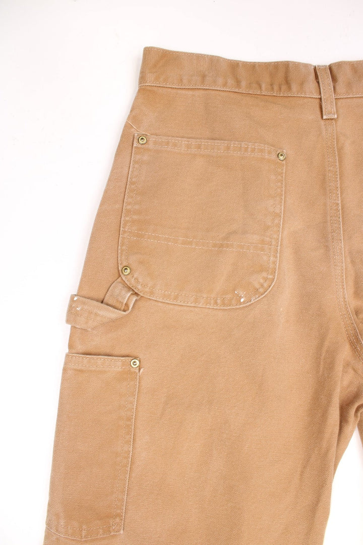 Carhartt brown dungaree fit carpenter jeans. Features double knees, multiple pockets and embroidered logo on the back