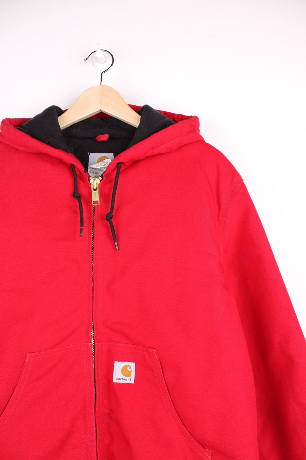 Carhartt Active Jacket in the rare crimson red colourway, zip up with side pockets, hooded, and has the logo embroidered on the front. 