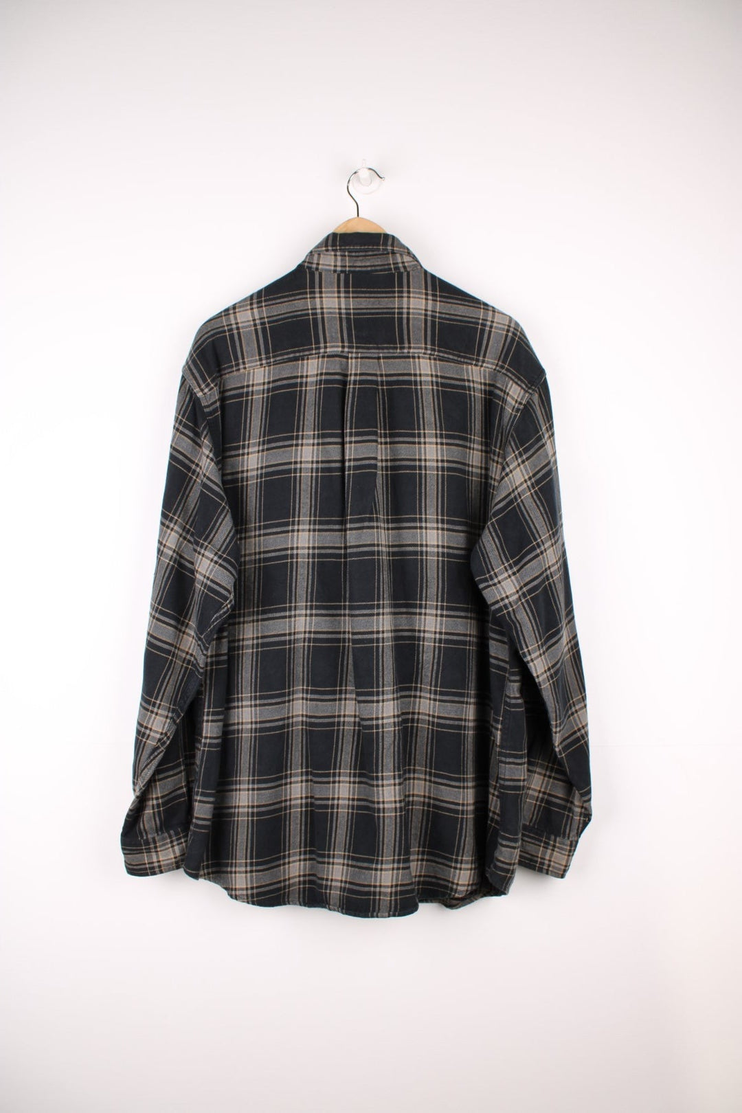 Carhartt black and grey tone button up flannel shirt. Made from 100% cotton, features double chest pockets and leather embossed logo on the pocket