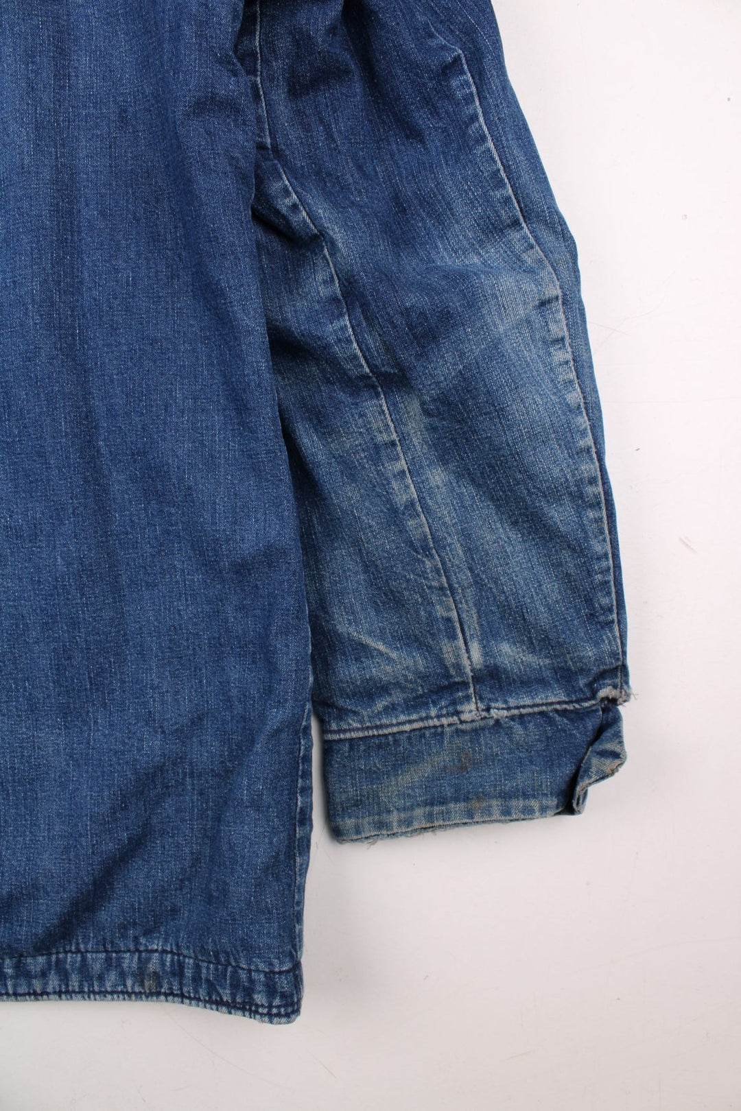 70s Wrangler denim chore jacket in blue - blanket-lined, with four patch pockets, button closure, and a corduroy collar.