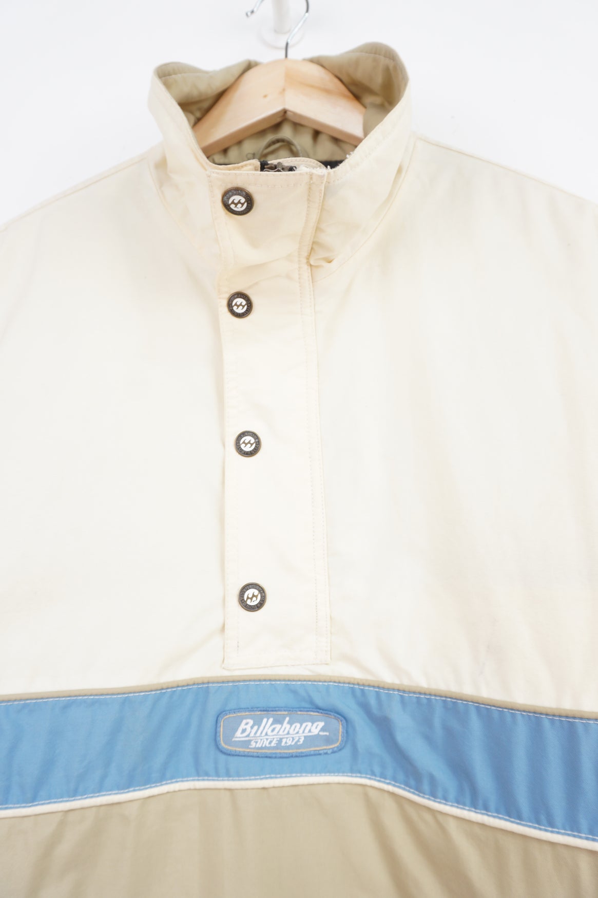 Billabong cream and tan outdoor pullover jacket with quilted lining 