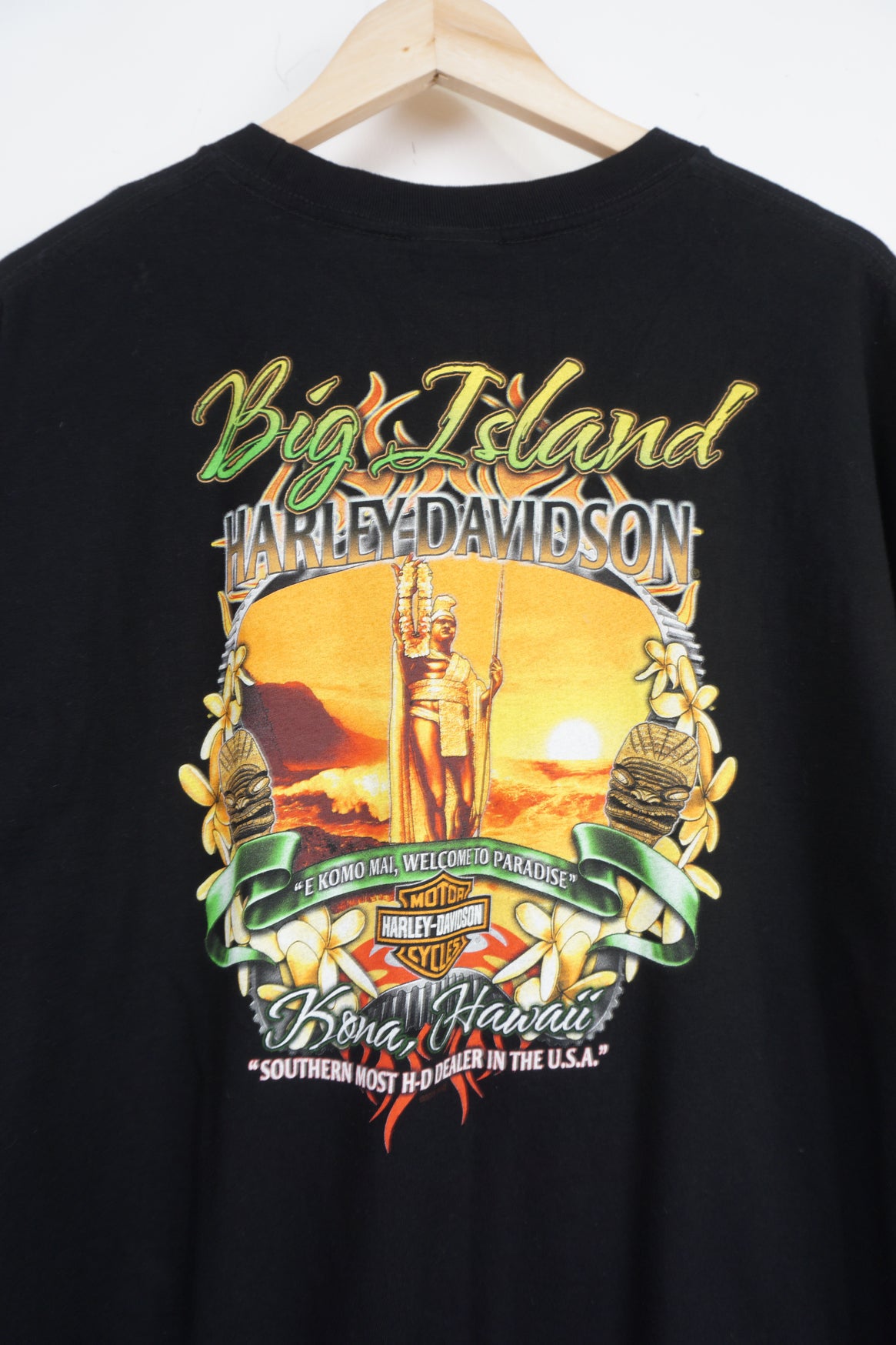 Vintage Harley Davidson Big Island Hawaii black t-shirt with spell-out graphic on the front and back 