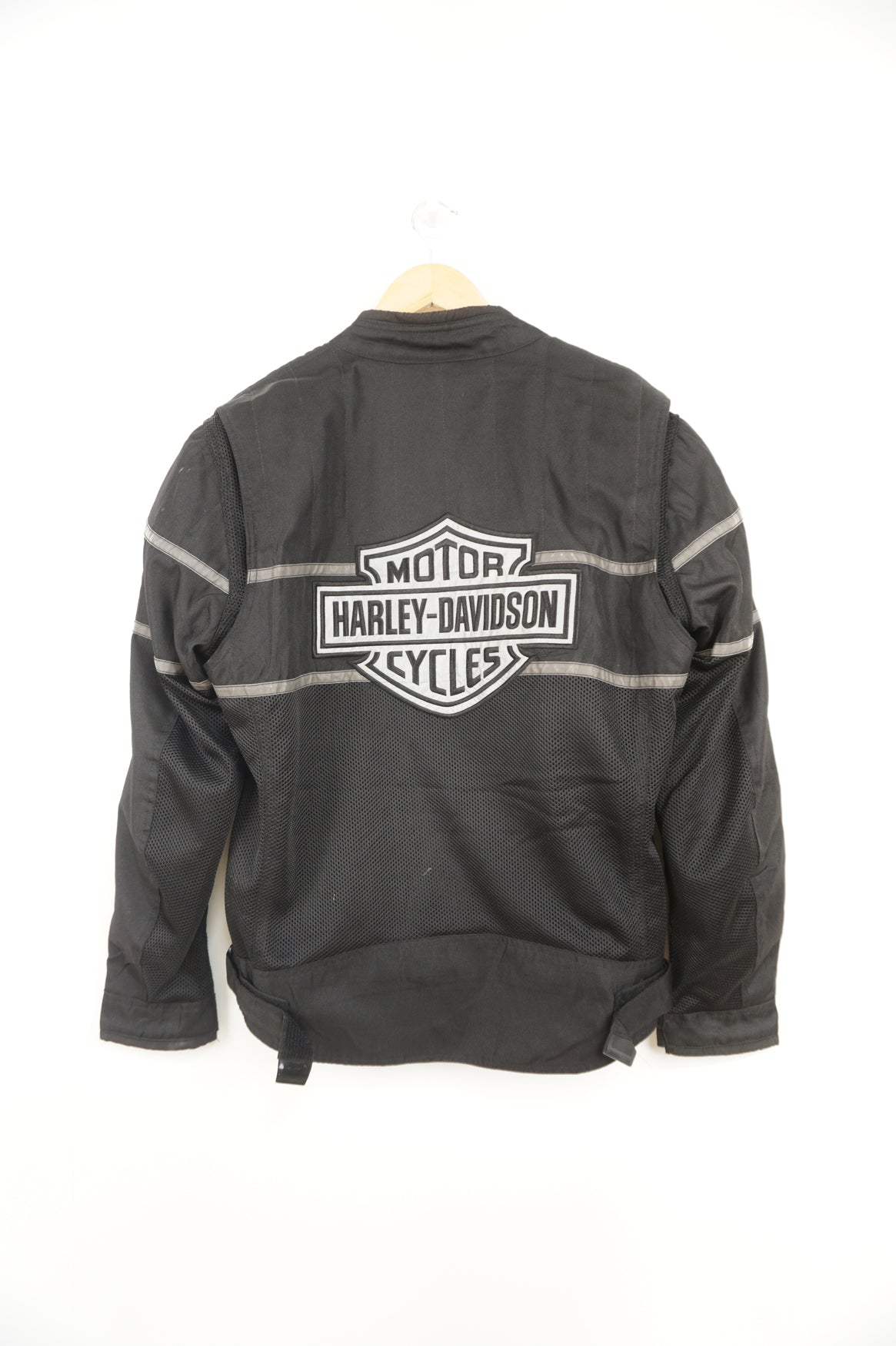 Harley Davidson classic cruiser black mesh riding jacket with removable pads in the shoulder and elbows. With embroidered spell-out details across the chest and on the back