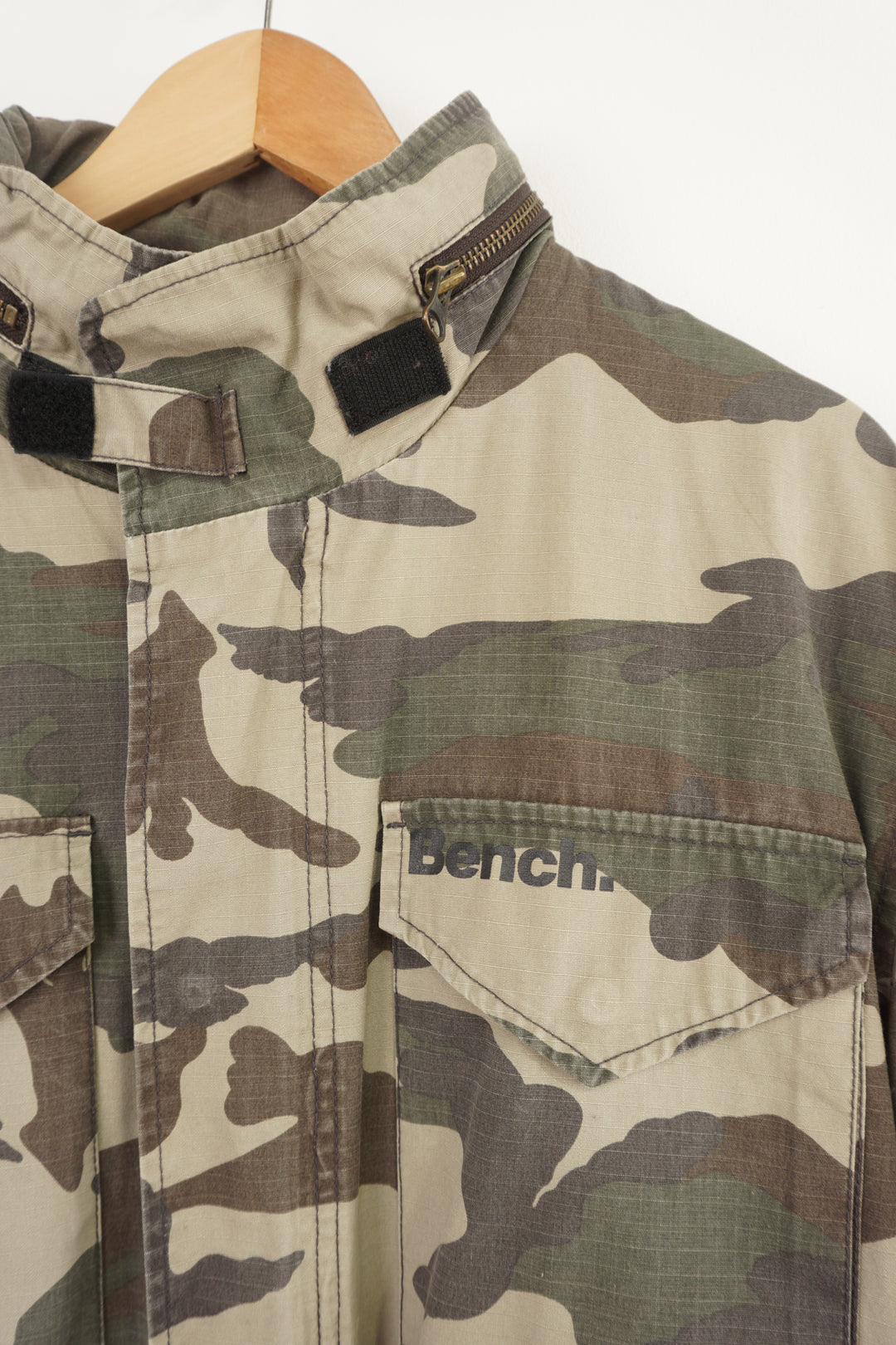 Vintage Bench zip through, camouflage jacket with multiple pockets printed logo on the front pocket