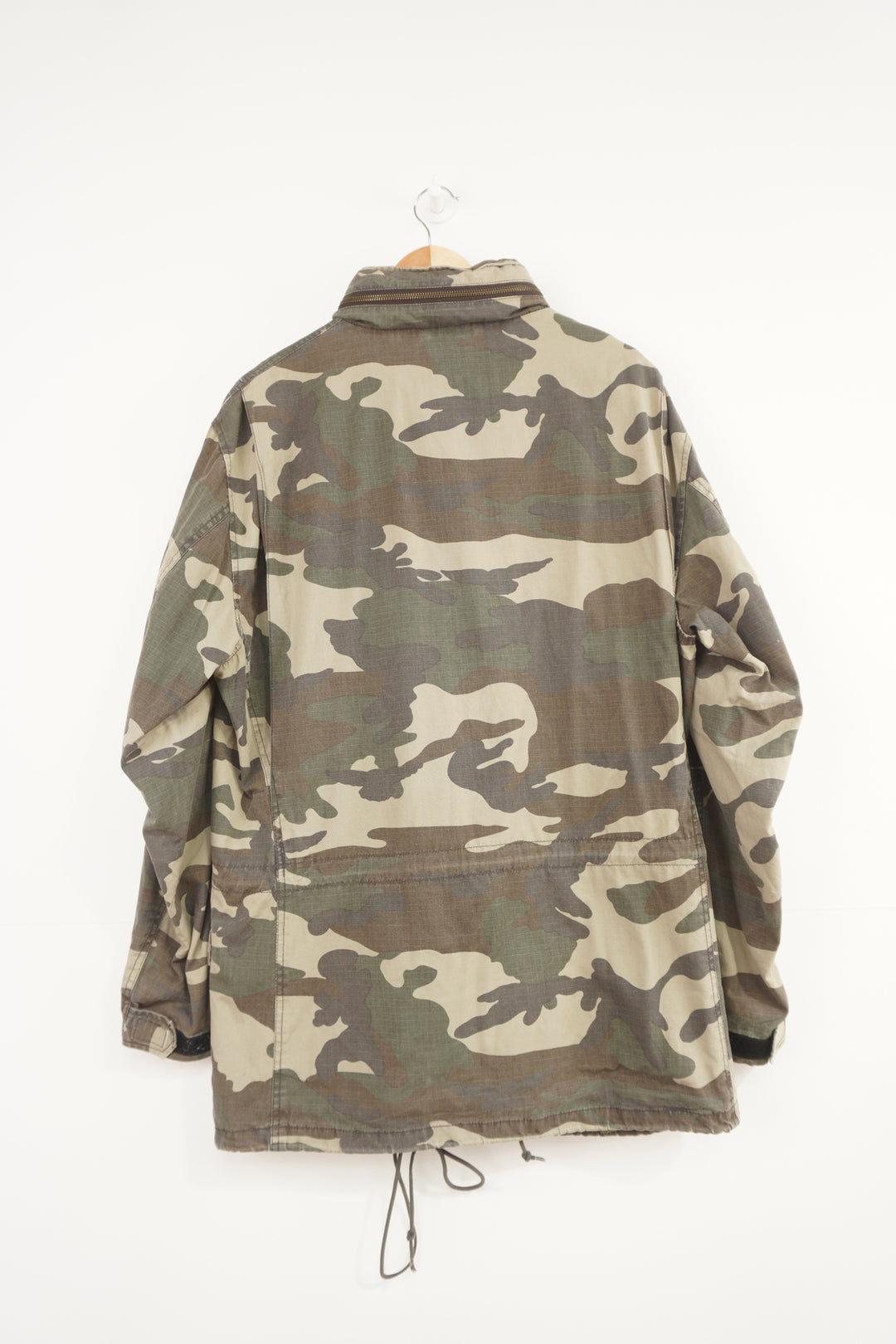 Vintage Bench zip through, camouflage jacket with multiple pockets printed logo on the front pocket