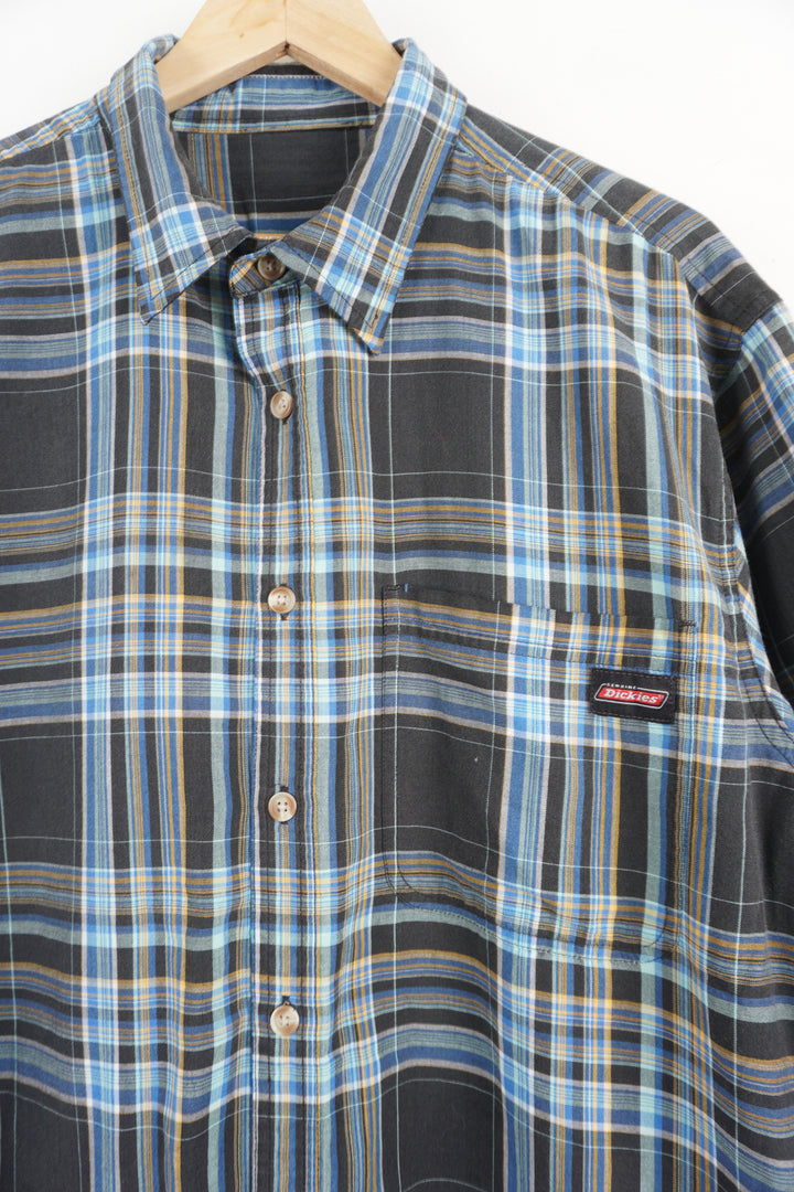 Vintage black and blue Dickies checkered button up shirt with short sleeves