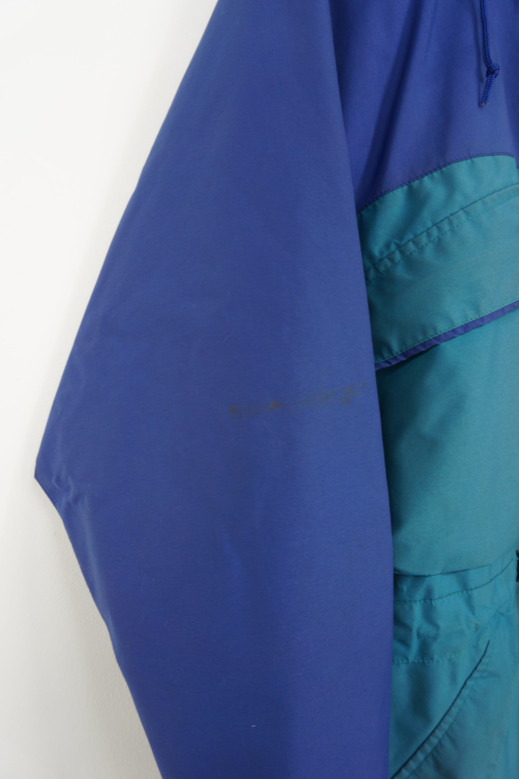 Berghaus blue gore-tex fabric Windbreaker jacket with foldaway hood and logo