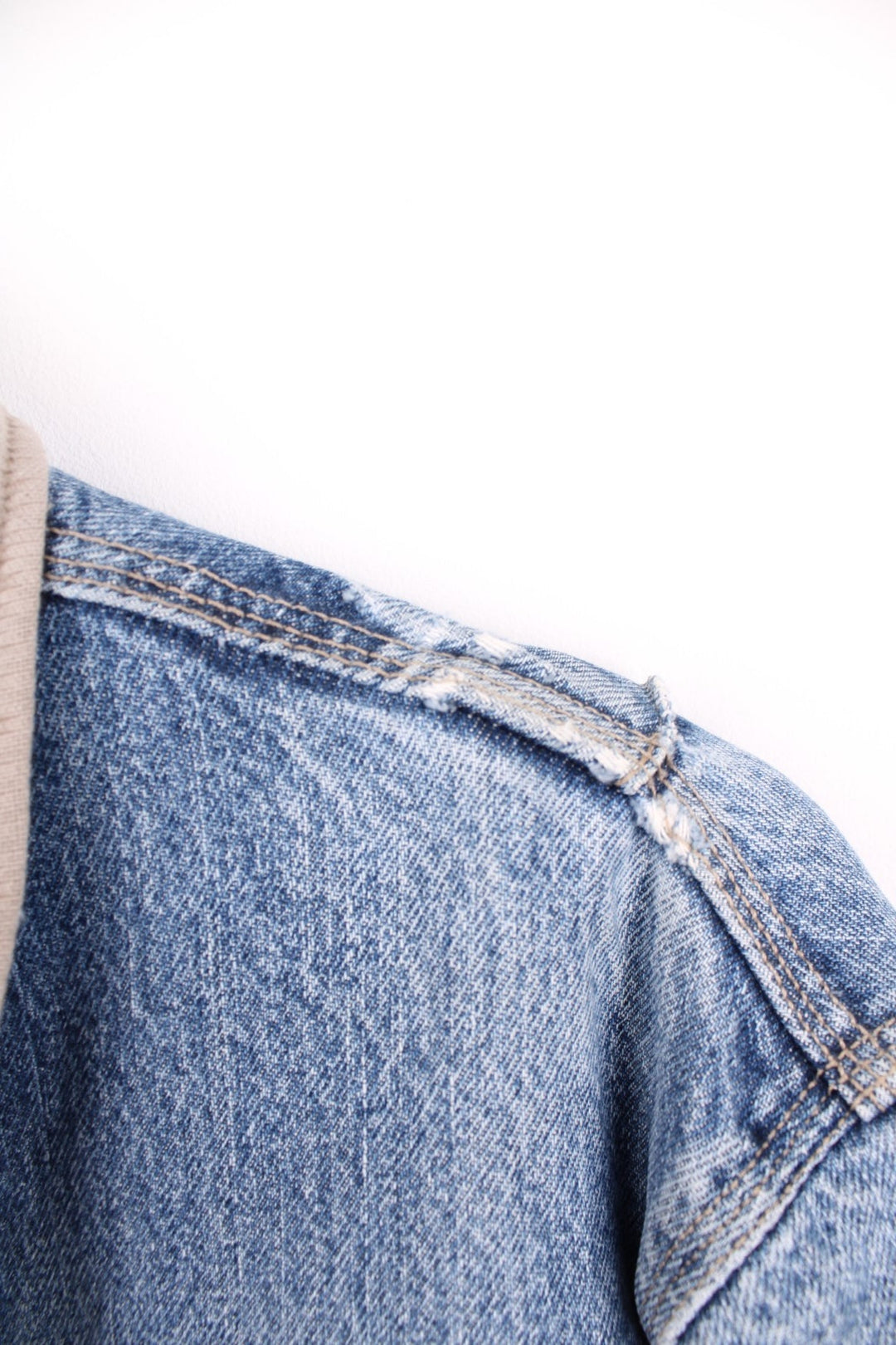 Dickies Denim Jacket in a light blue denim stonewash colourway with a beige corduroy collar, zip up with multiple pockets, has a quilted lining, and the logo embroidered on the front.