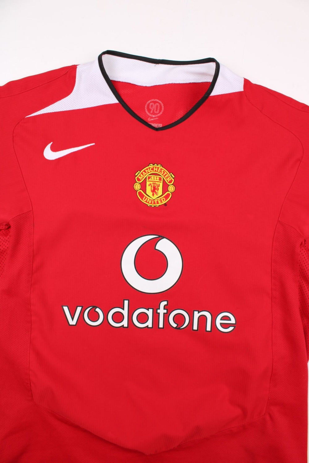 Manchester United 2004/06 Nike Football Shirt in the red home kit colourway, features embroidered logos and badge on the front.