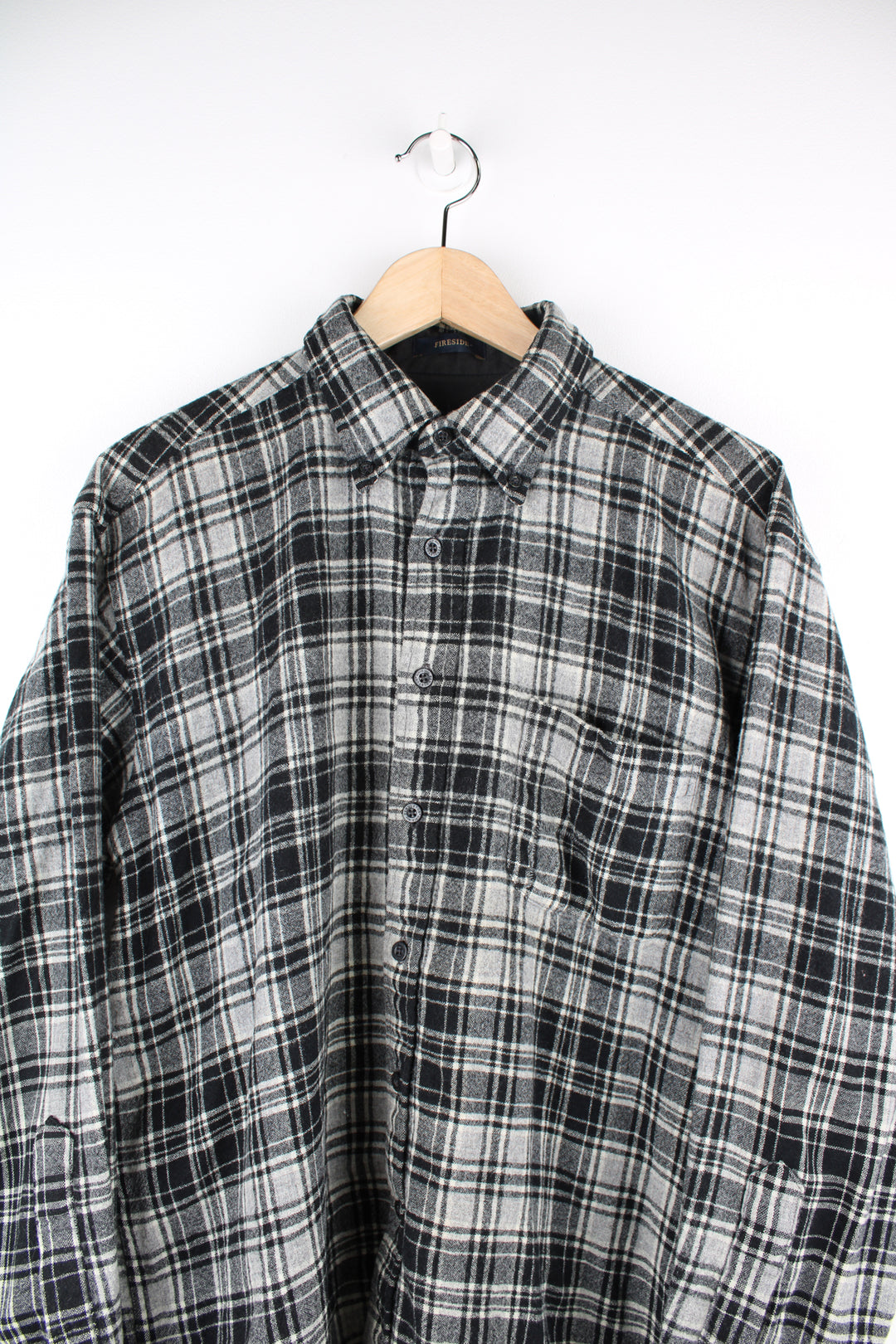 Vintage Pendleton grey and black tartan 100% wool button up shirt with chest pocket 