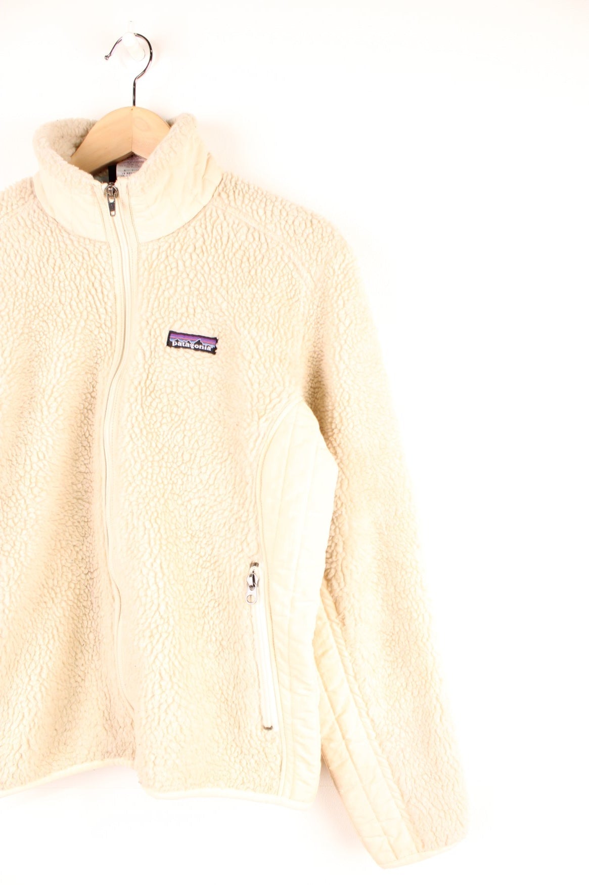 Tan sherpa Patagonia Synchilla zip-up fleece with quilt and mesh panelled lining, two zipped pockets and an embroidered logo on the chest. 