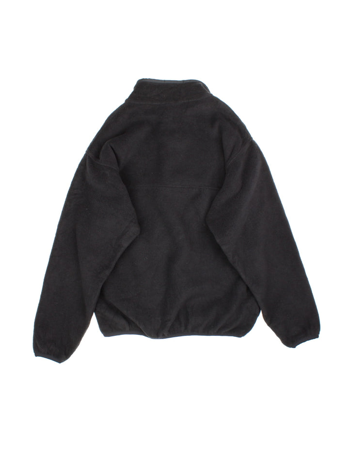 Patagonia Synchilla Fleece in a black colourway. 1/4 Buttons up and has button pocket on the front with the small classic logo above. 