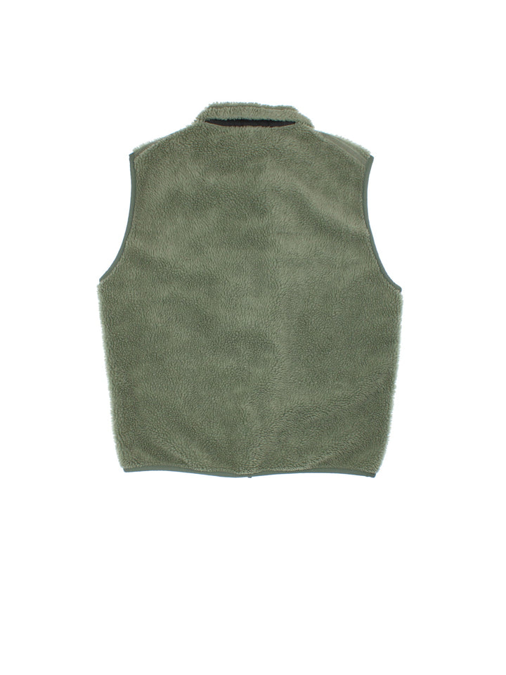 Patagonia Fleece Gilet in a green colourway with black pocket patch. Full zip with multiple zip pockets and small classic logo on the front.