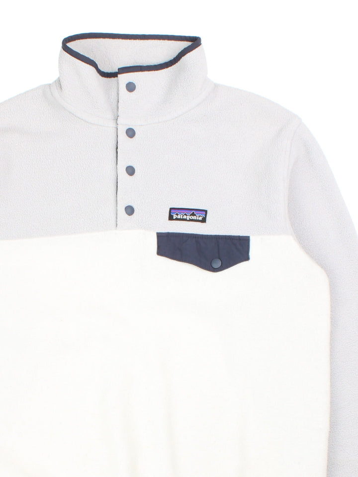 Patagonia Synchilla Snap-T Fleece in a grey colourway with button down front and small button pocket. Small classic logo on the front