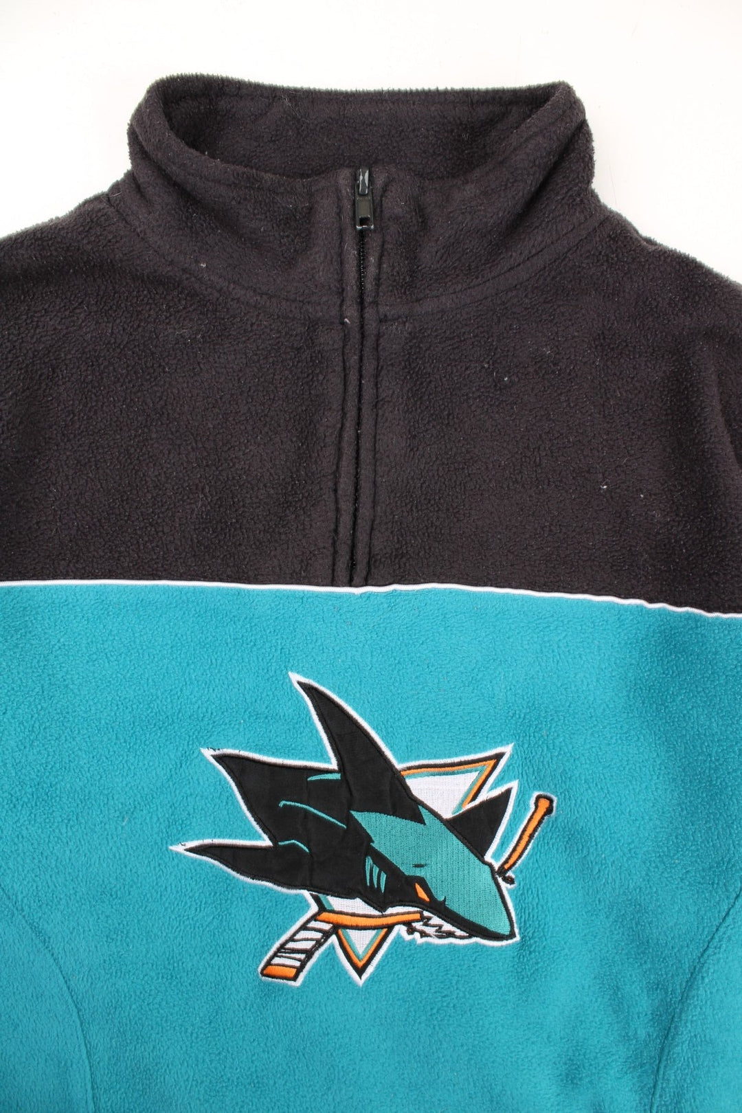 Vintage Reebok San Jose Sharks NHL Pullover Fleece in a blue and black colourway. 1/4 zip up and has pouch pocket, and the team logo embroidered on the front and Reebok logo on the left sleeve.