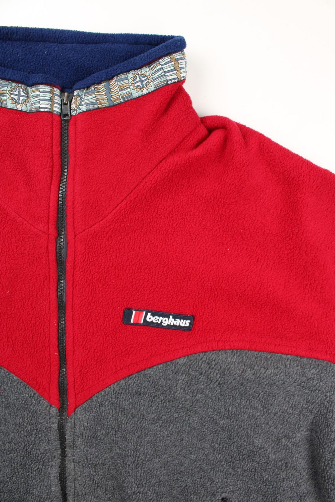 Vintage 90's Berghaus Windstopper Fleece in a red/grey colourway. Zip up fastening with zip side pockets, wind stopper lining, aztec trim detailing and branding embroidered on front.