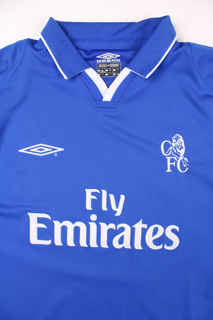 Chelsea 2001/03  Football Shirt in the  home kit colourway, features embroidered logos and badge on the front.