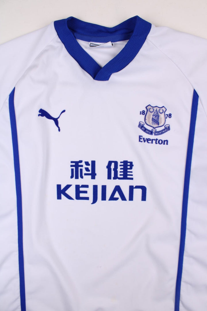 Everton 2002/03 Puma Football Shirt in the grey away kit colourway, features embroidered logos and badge on the front.