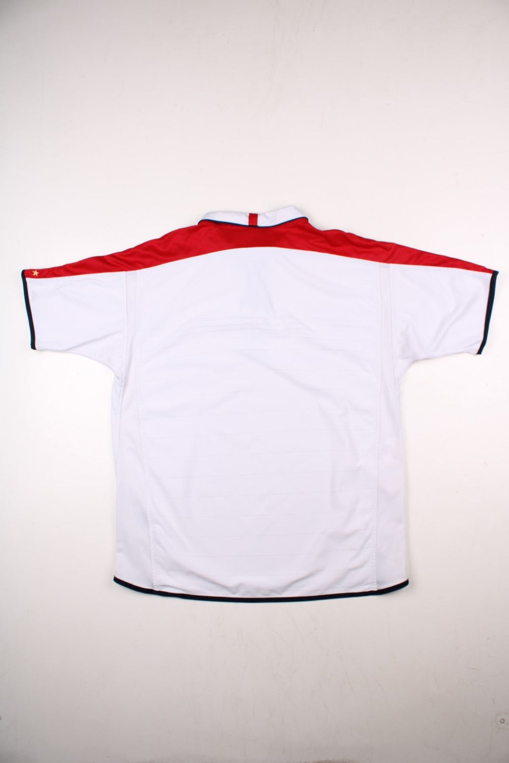 England 2004/06 Umbro Football Shirt in the white home kit colourway, features embroidered logos and badge on the front with reversible option.