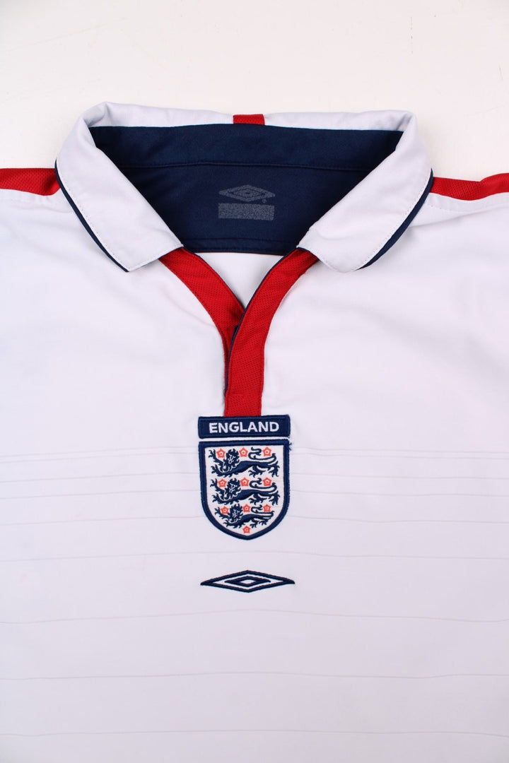 England 2004/06 Umbro Football Shirt in the white home kit colourway, features embroidered logos and badge on the front with reversible option.