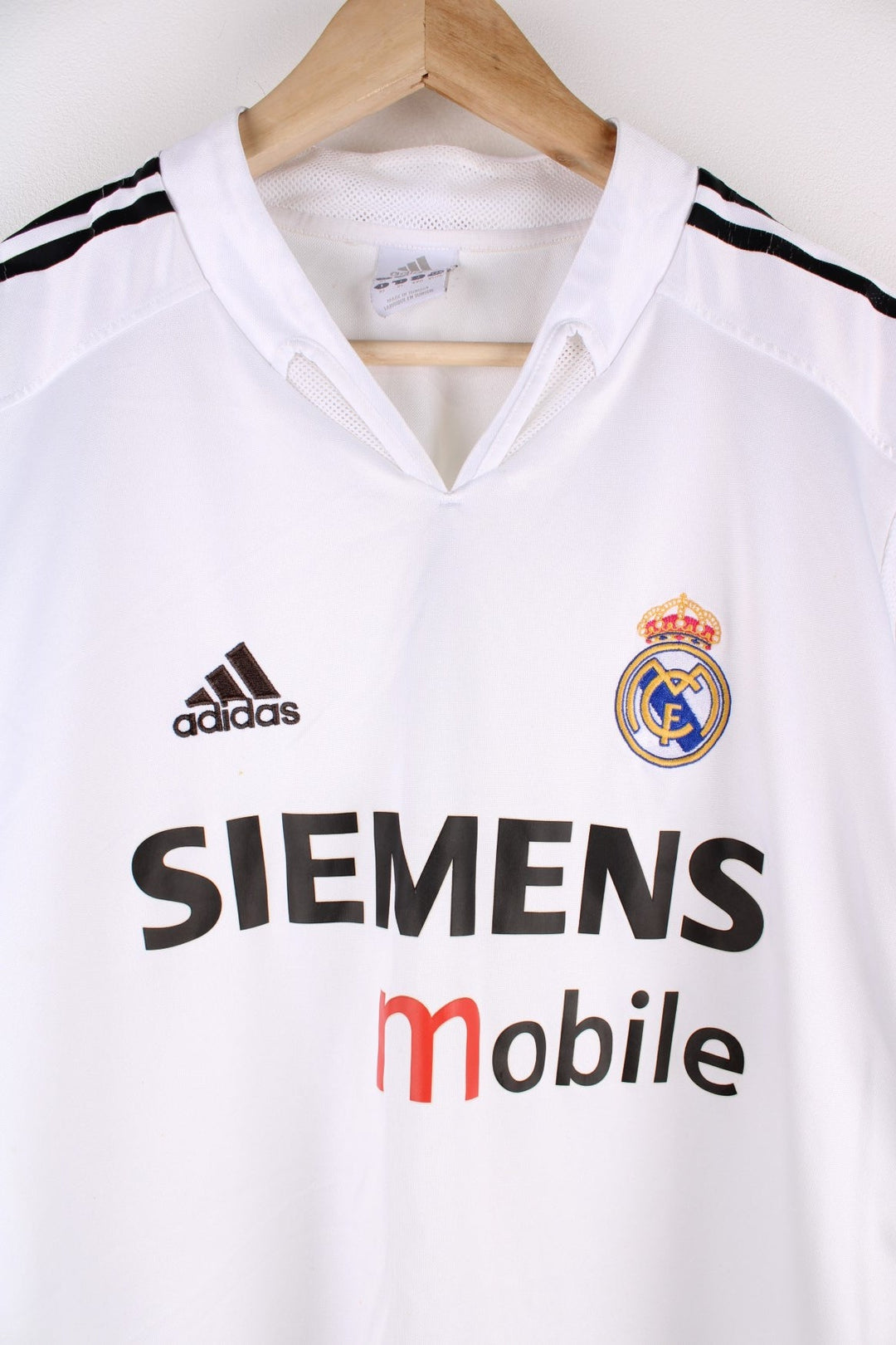 Real Madrid 2004/05 Adidas Football Shirt in the white home kit colourway, features embroidered logos and badge on the front.