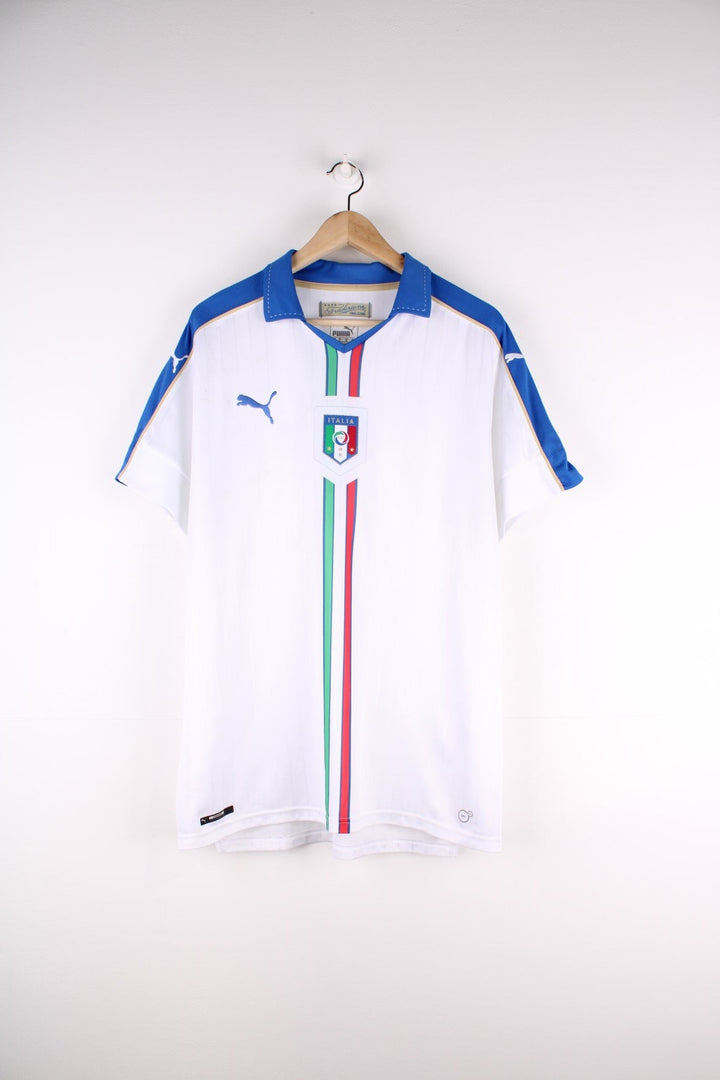 Italy 2015/16 Puma Football Shirt in the white away kit colourway, features a embroidered logos and badge on the front.