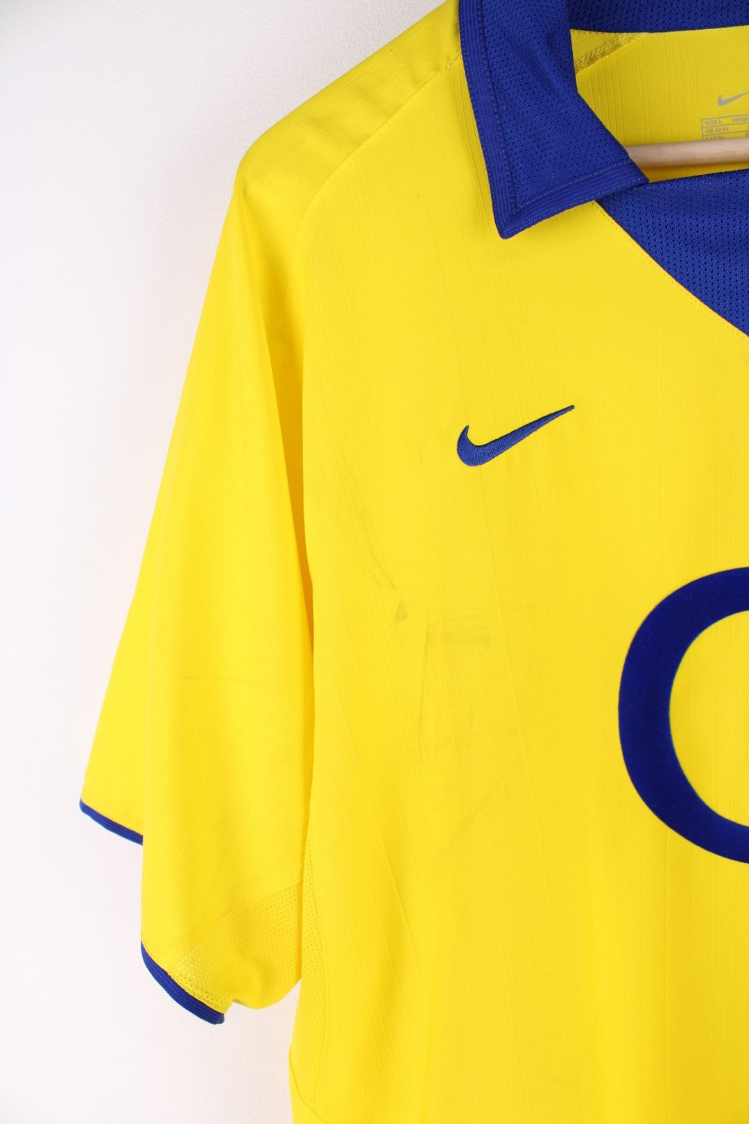 Arsenal 2003/04 Nike Football Shirt in the yellow away kit colourway, features embroidered logos and badge on the front.