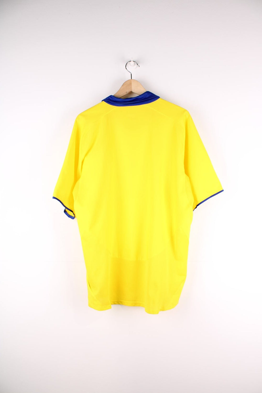 Arsenal 2003/04 Nike Football Shirt in the yellow away kit colourway, features embroidered logos and badge on the front.