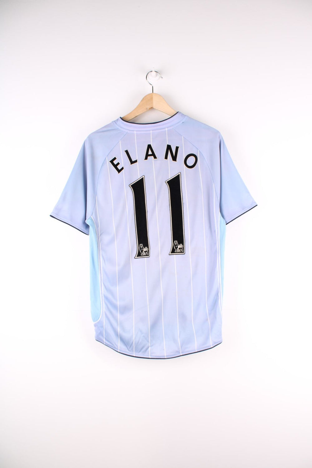 Manchester City 2007/08 Le Coq Sportif Football Shirt in the blue home kit colourway, features embroidered logos and badge on the front, and Elano number 11 printed on the back.